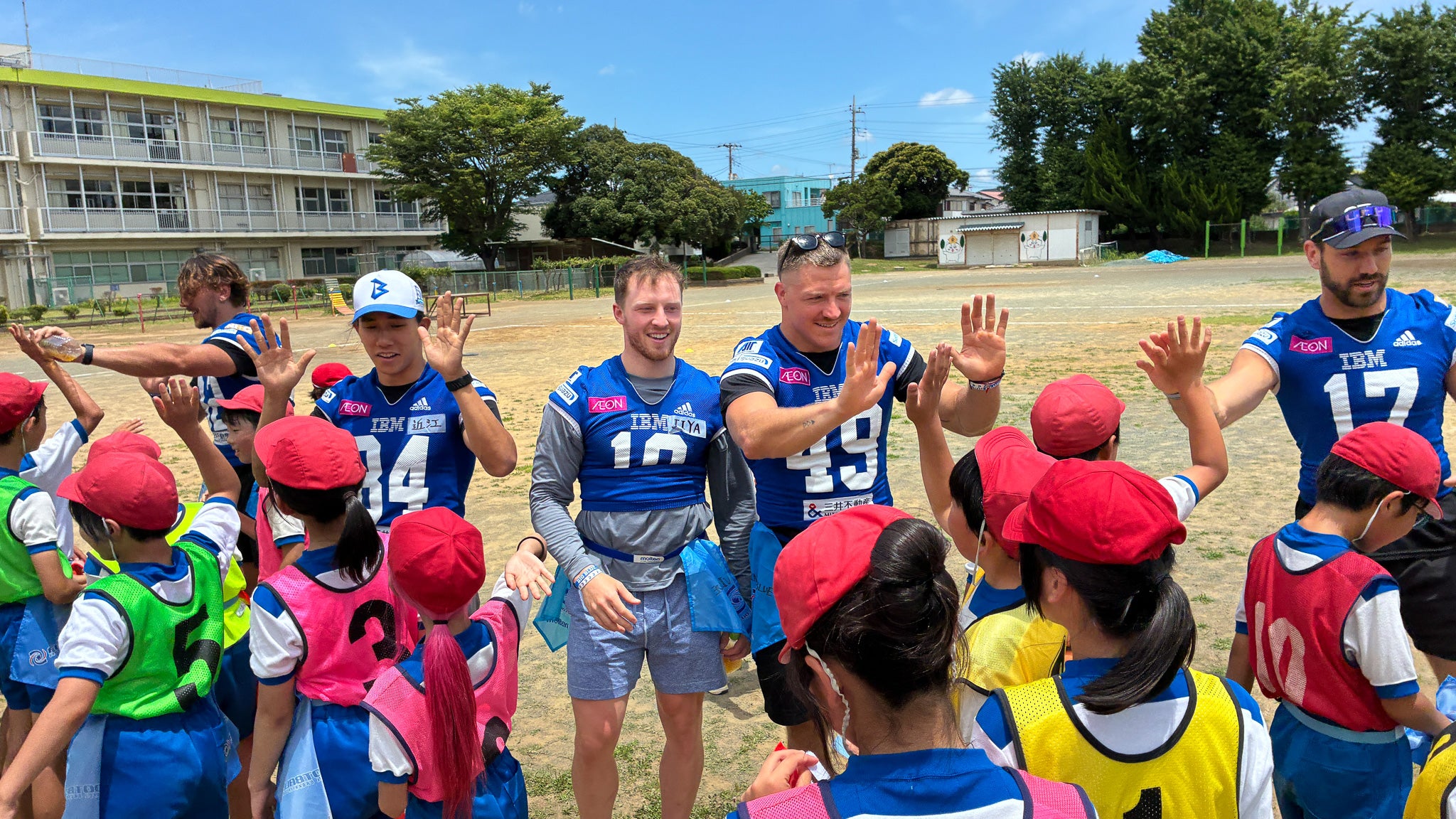 生浜東小学校でフラッグフットボール交流